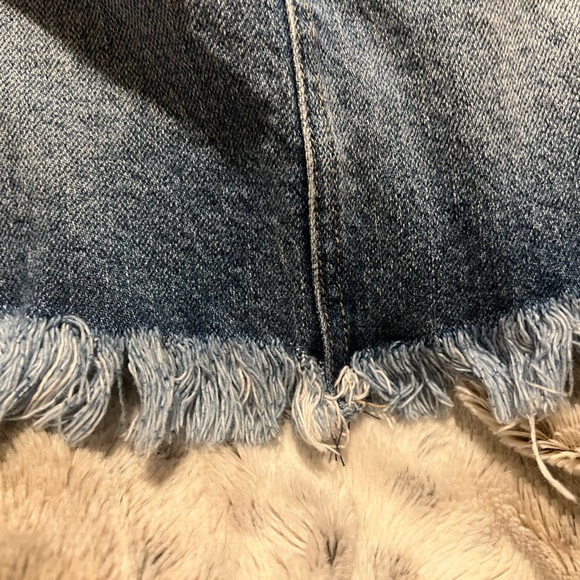 KanCan Distressed Denim Mini Skirt Size Large - Picture 2 of 9
